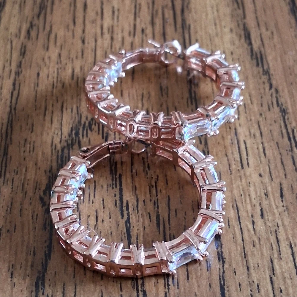 Elegant Rose Gold And Crystal Hoop Earrings EUC - Picture 5 of 11